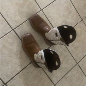 Men’s Justin work boots size 9EE.